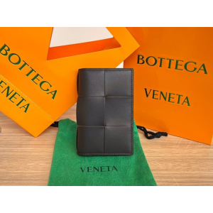 보테가베네타 맥시 인트레치아토 플랩 카드케이스 (컬러 진한 갈색)