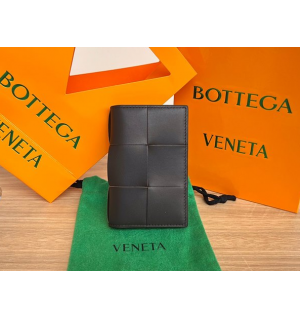 보테가베네타 맥시 인트레치아토 플랩 카드케이스 (컬러 진한 갈색)