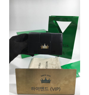 보테가베네타 맥시 인트레치아토 플랩 카드케이스 (컬러 블랙)