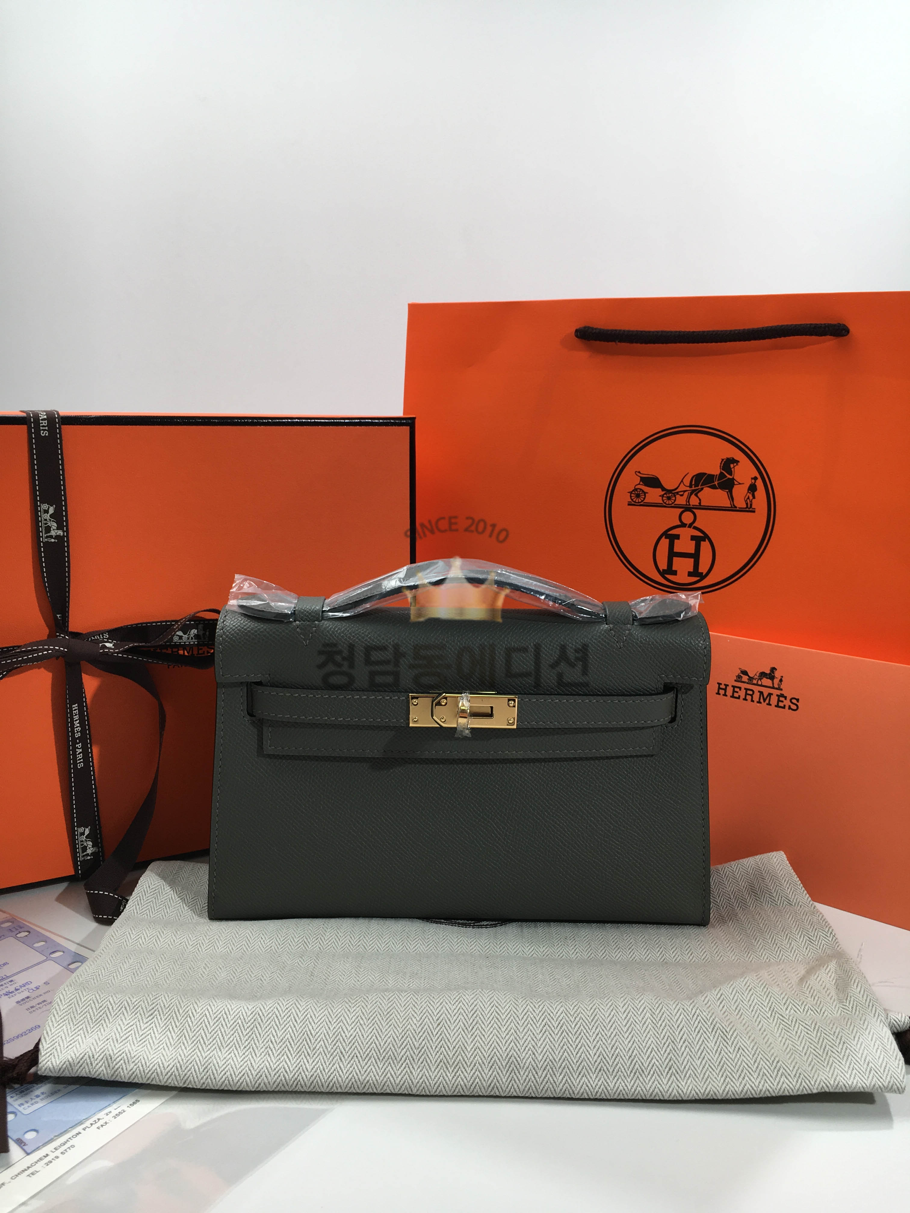 에르메스 켈리 포쉐트 22cm 반수공 (컬러명 베르아망드)