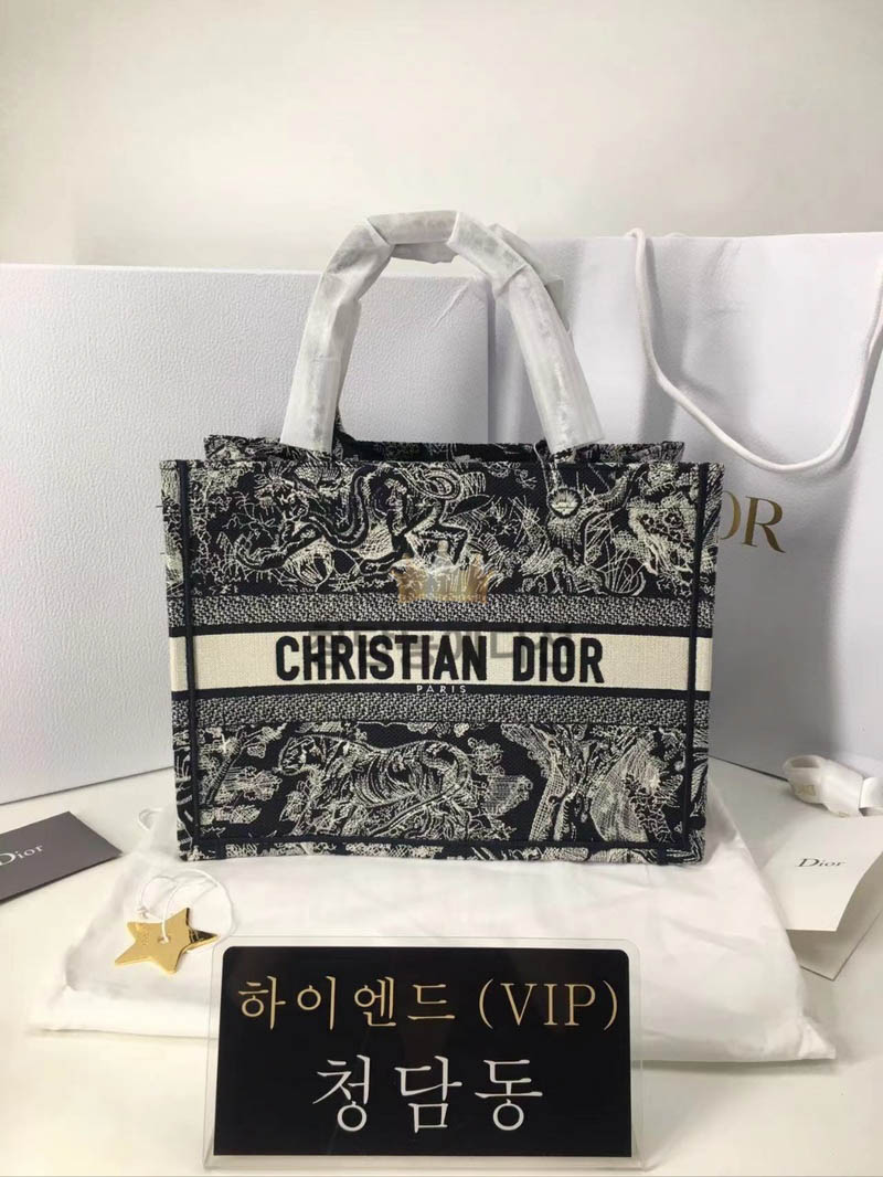 디올 북토트백 미디움
