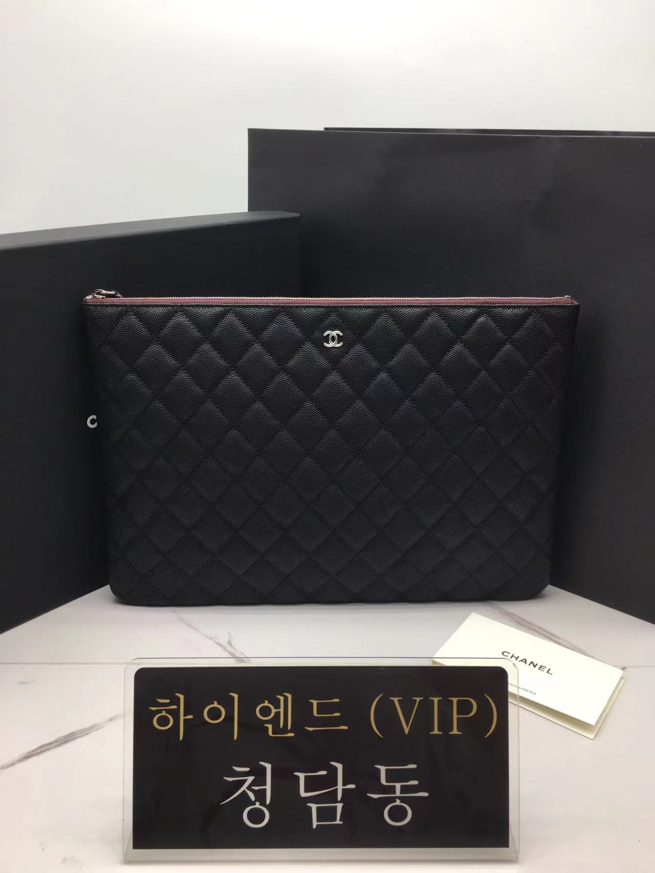샤넬 클래식 캐비어 클러치백 은장 (미디움 / 라지)