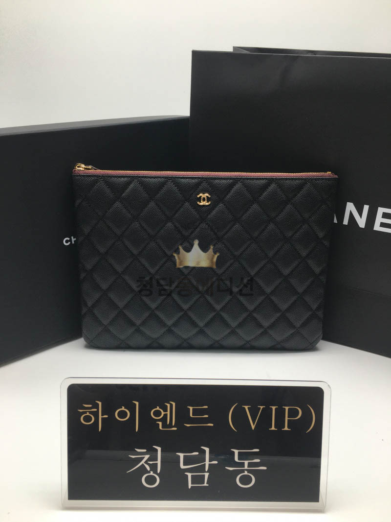 샤넬 클래식 캐비어 클러치백 금장 (미디움 / 라지)