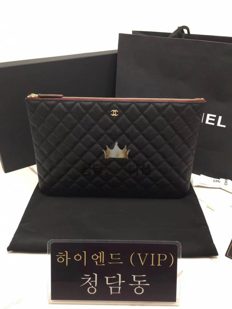 샤넬 클래식 캐비어 클러치백 금장 (미디움 / 라지)