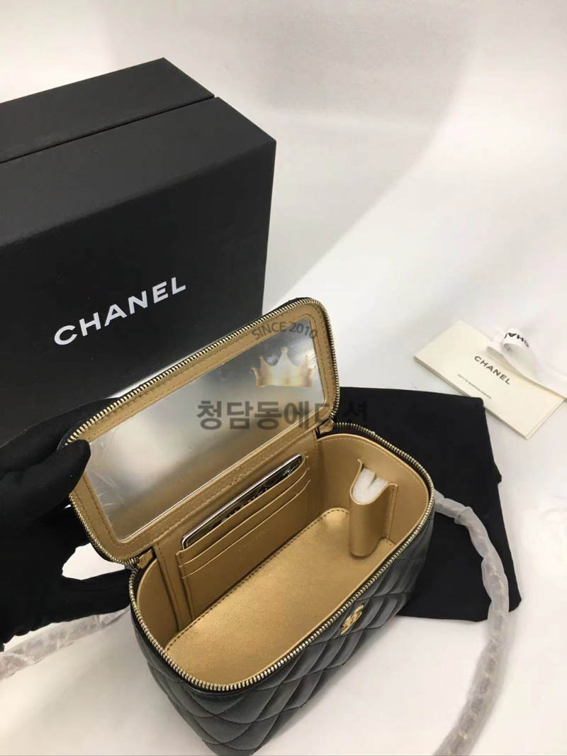 샤넬 클래식 체인볼 베니티백