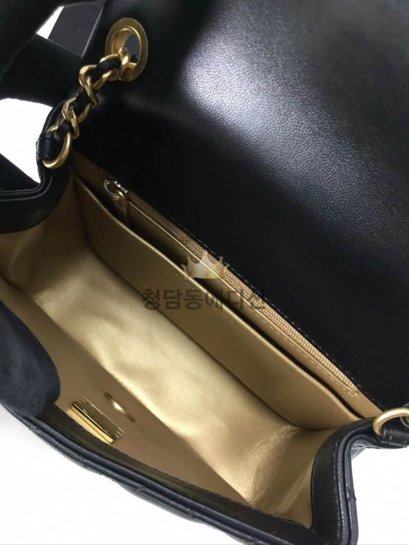 샤넬 램스킨 쁘띠삭 체인볼 금장