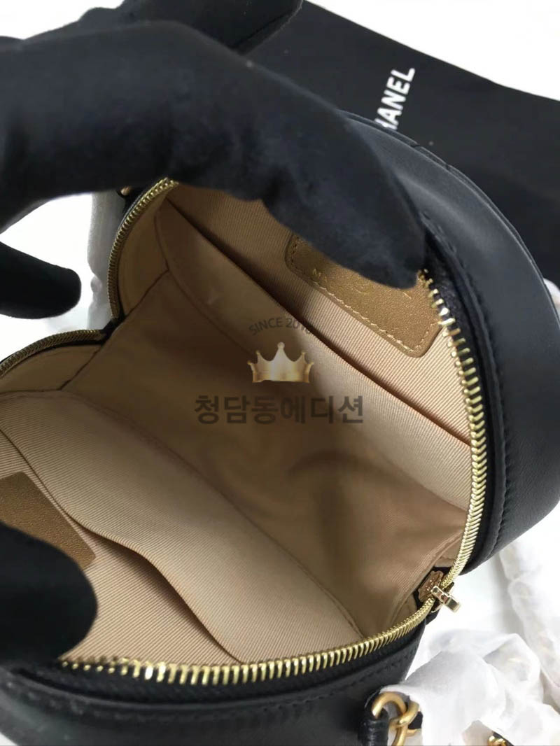 샤넬 클래식 골드볼 체인 라운드백 AP1449