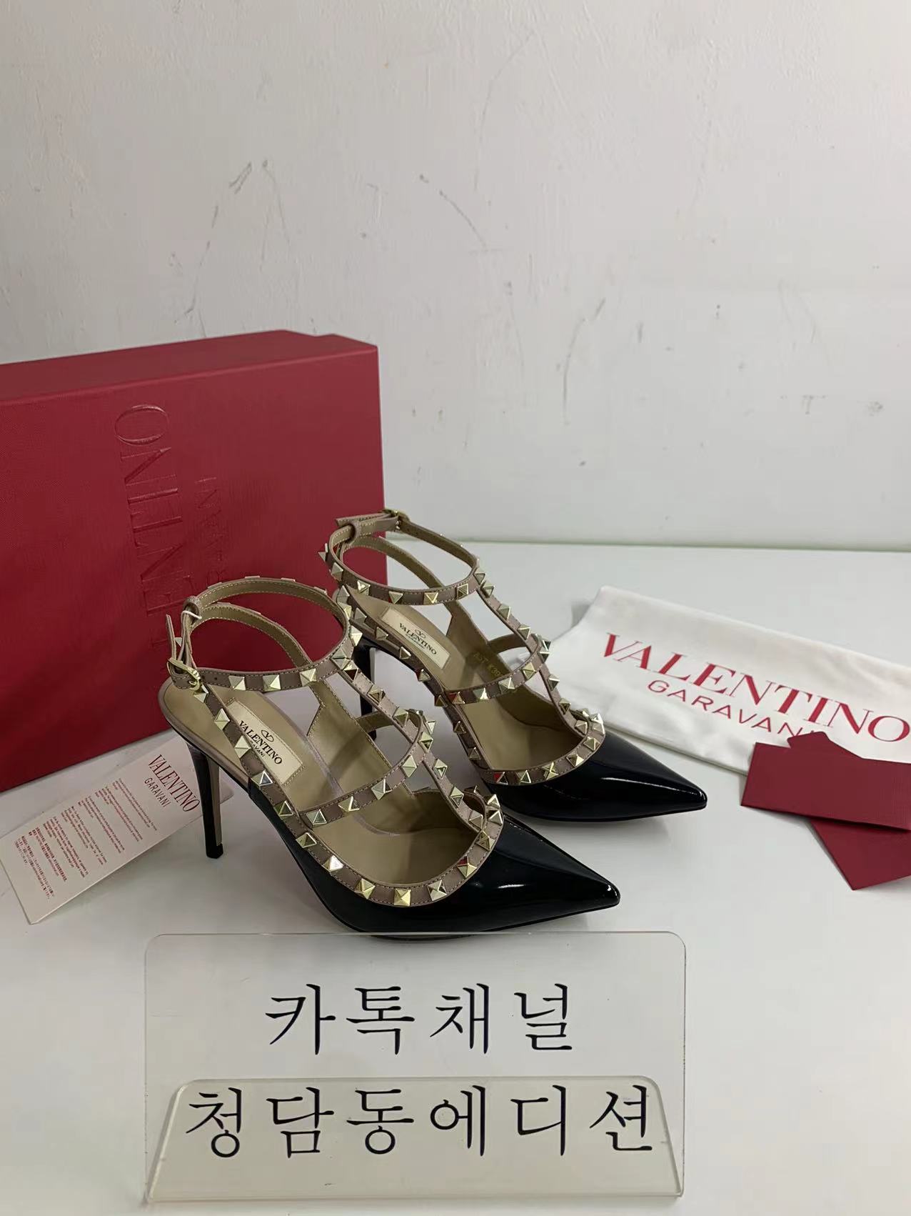 발렌티노 락스터드 펌프스 (6.9cm, 9.5cm)