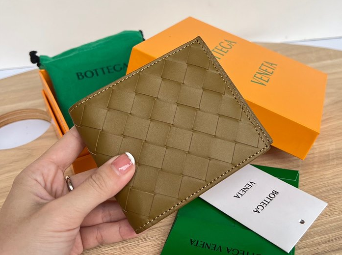 보테가베네타 인트레치아토 폴더형 반지갑 605721
