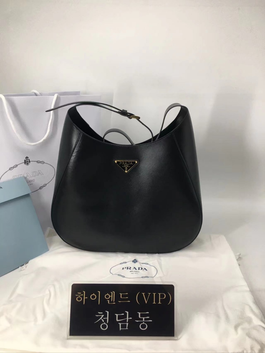 프라다 22FW 오버사이즈 클레오 숄더백 (하이엔드급)