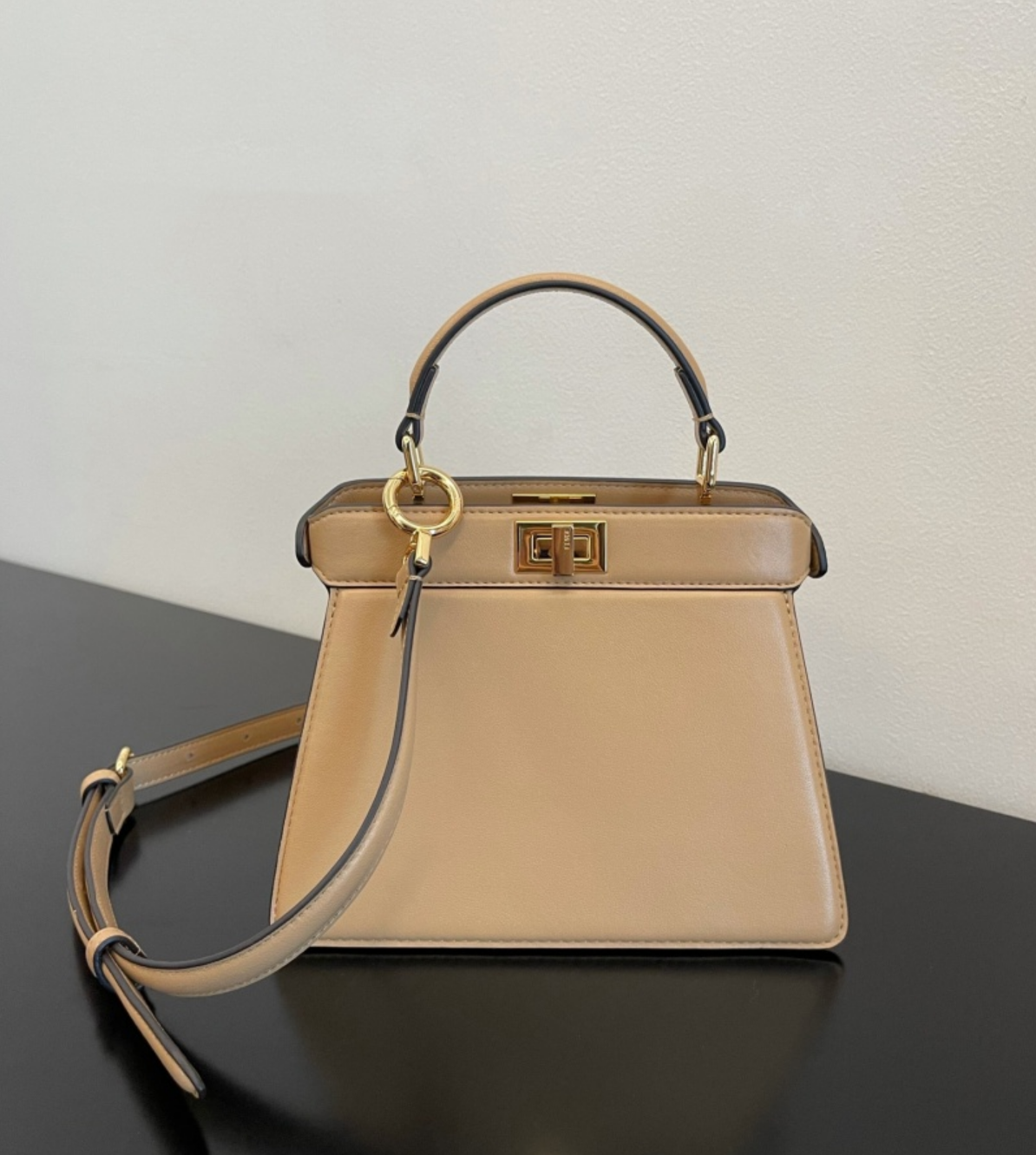 펜디 피카부 I SEE U 스몰