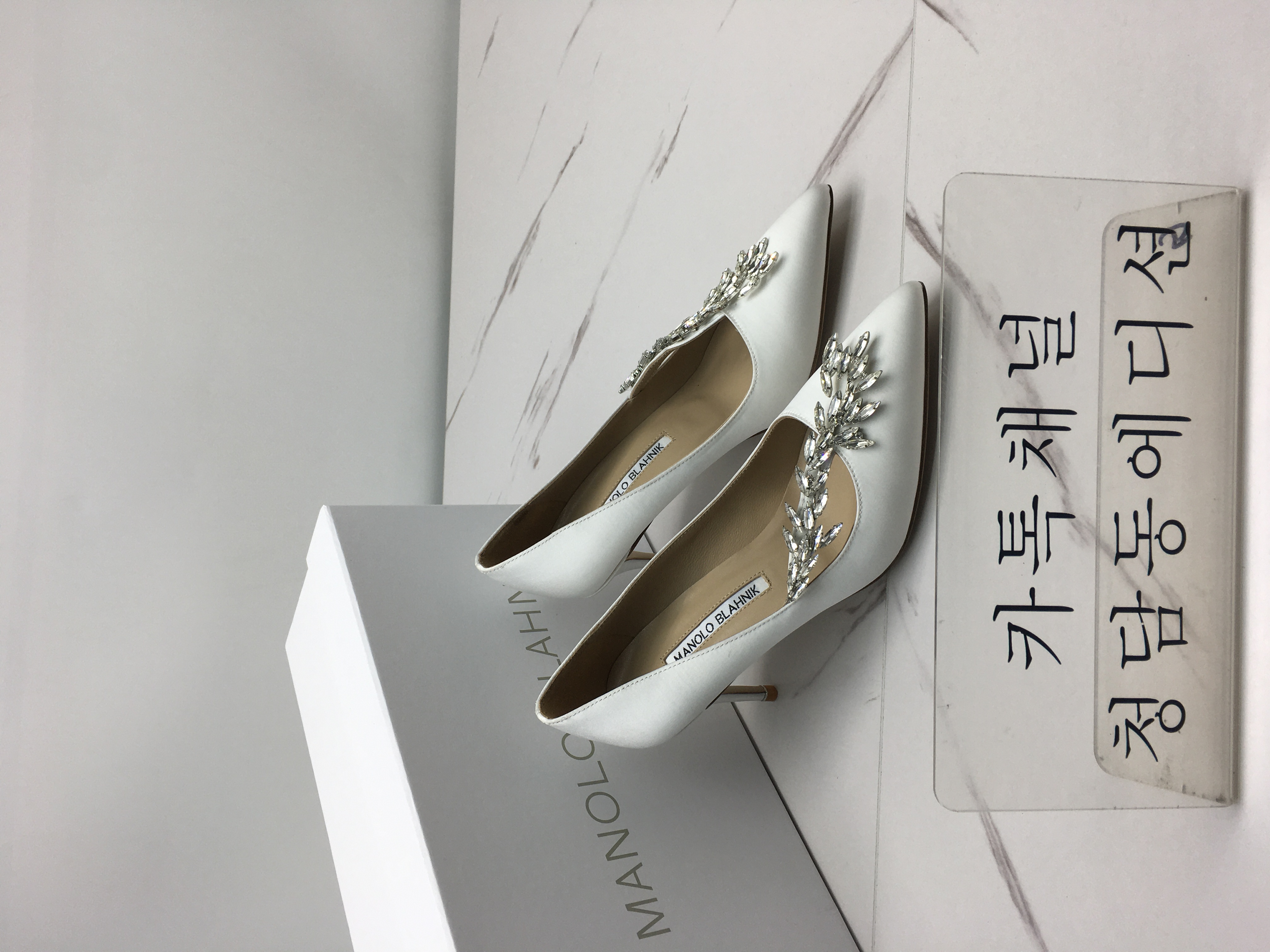 마놀로 블라닉 펌프스 (7cm)