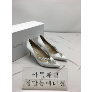 마놀로 블라닉 펌프스 (7cm)