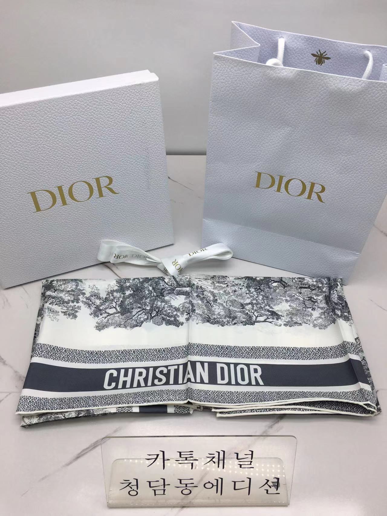 디올 실크 스카프