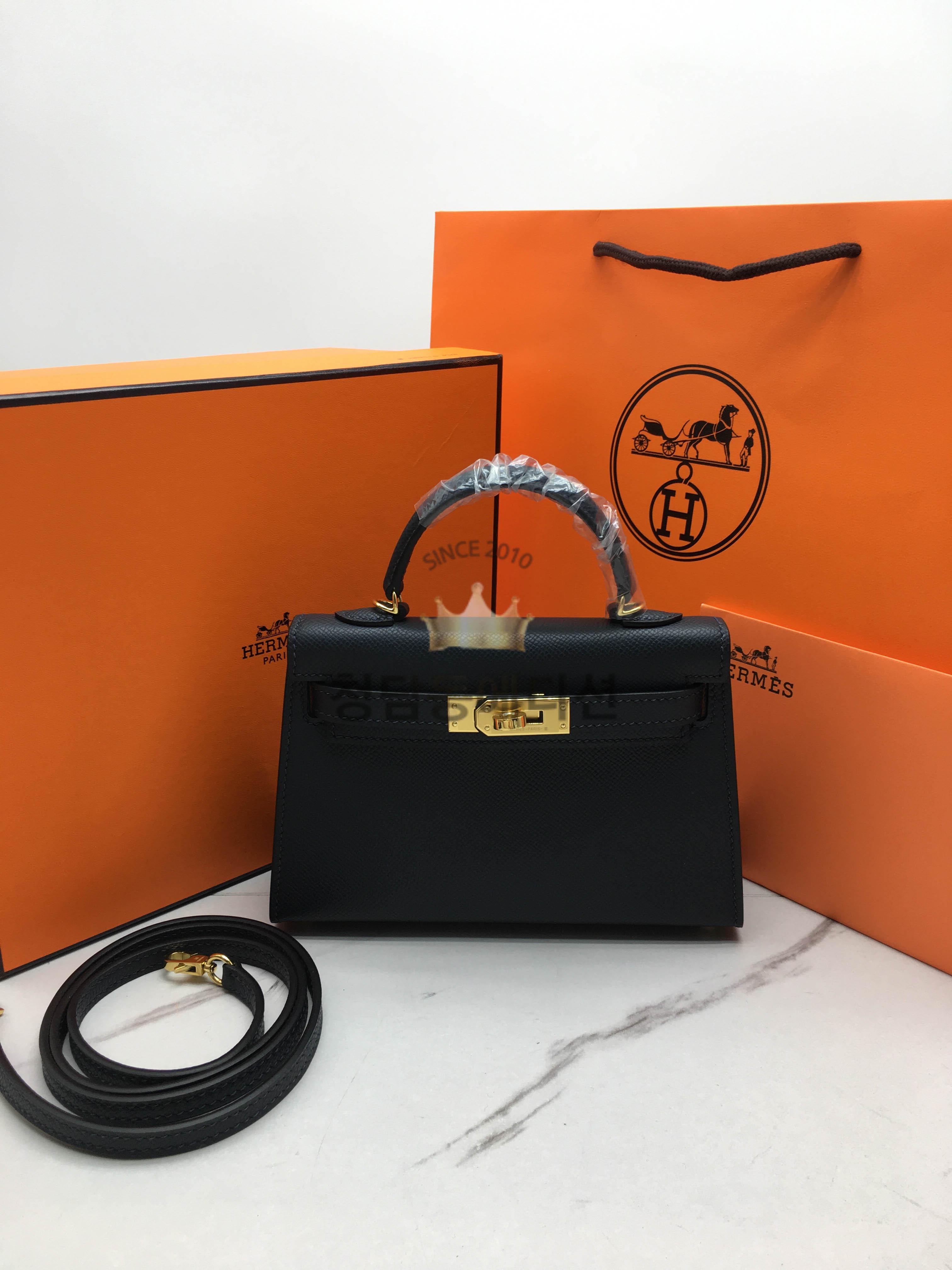 에르메스 미니 켈리 반수공 (가죽 앱송) (컬러 블루뉘) (버클컬러 금장)