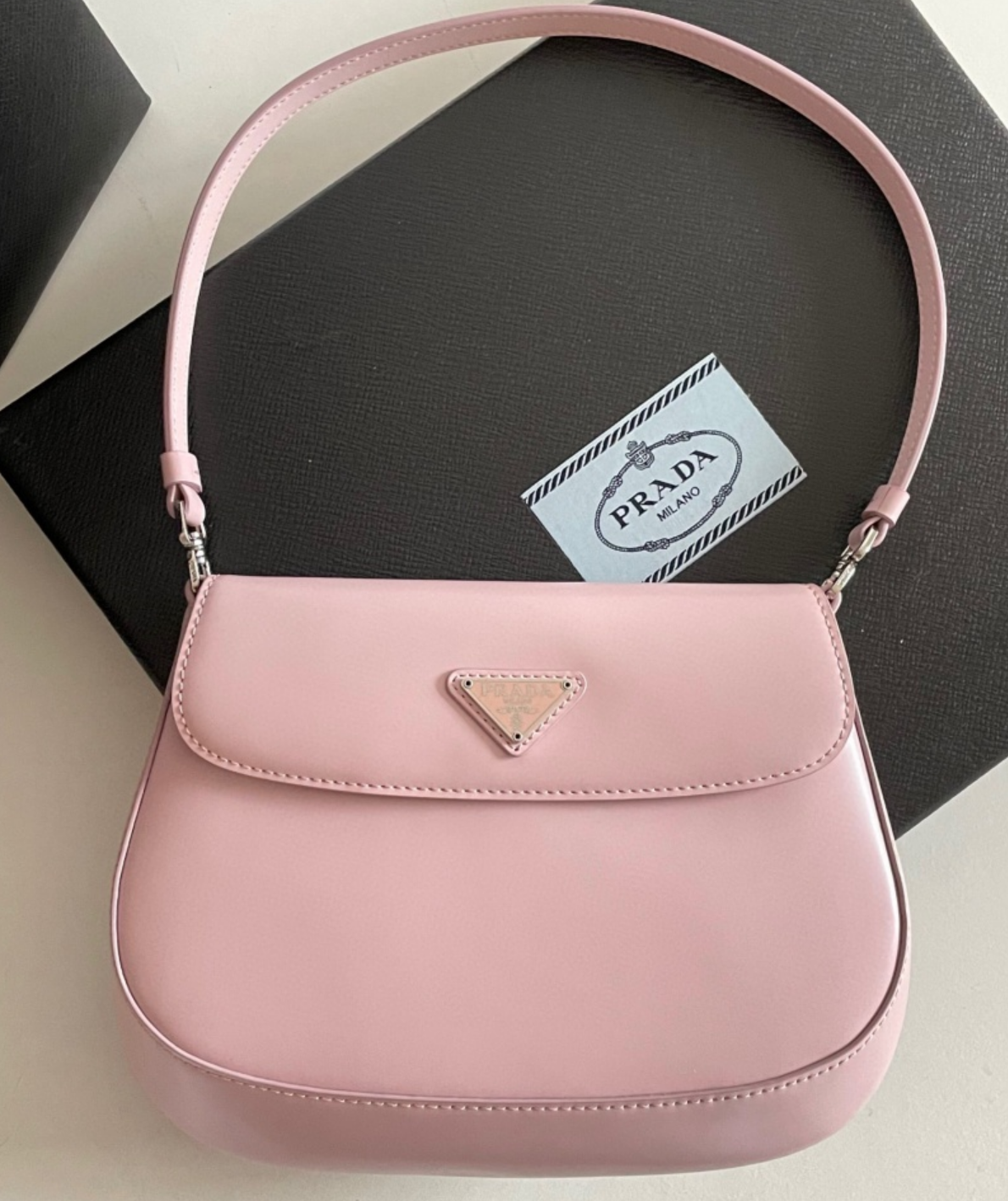 프라다 플랩 브러시드