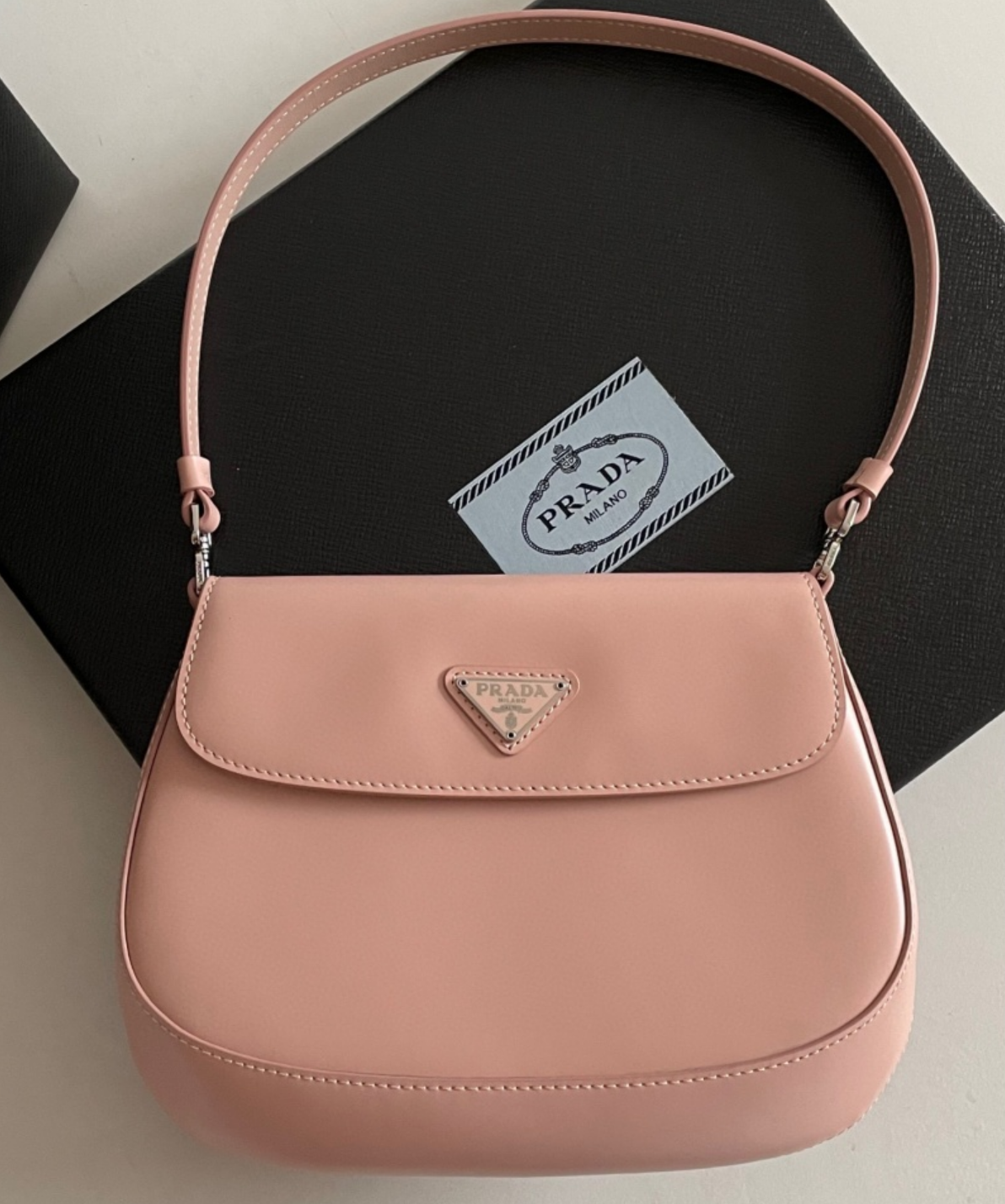 프라다 플랩 브러시드