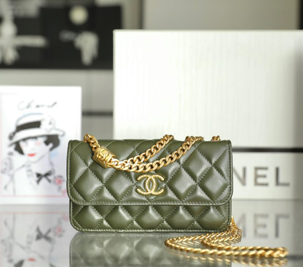 샤넬 22K 체인 플랩 폰 홀더 (하이엔드급)