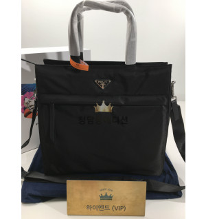 프라다 리나일론 패딩 토트백