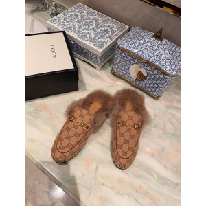 구찌 GG 홀스빗 퍼 블로퍼