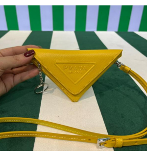 프라다 prd 사피아노 레더 키체인 미니 파우치