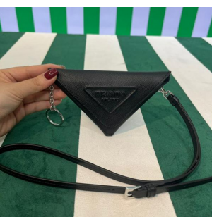 프라다 prd 사피아노 레더 키체인 미니 파우치