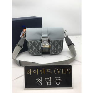 디올 CD 다이아몬드 캔버스 HIT THE ROAD 크로스 메신저백