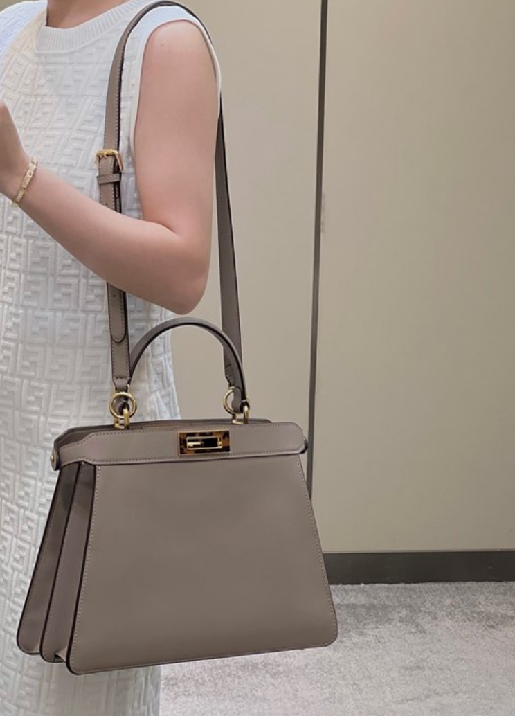 펜디 피카부 I SEE U 미디움