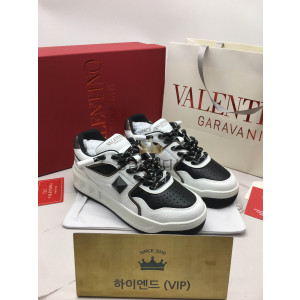 발렌티노 vltn  원스터드 XL 나파 레더 로우탑 (남녀공용)