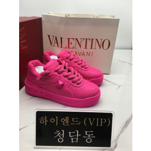발렌티노 vltn  원스터드 XL 나파 레더 로우탑 (남녀공용)