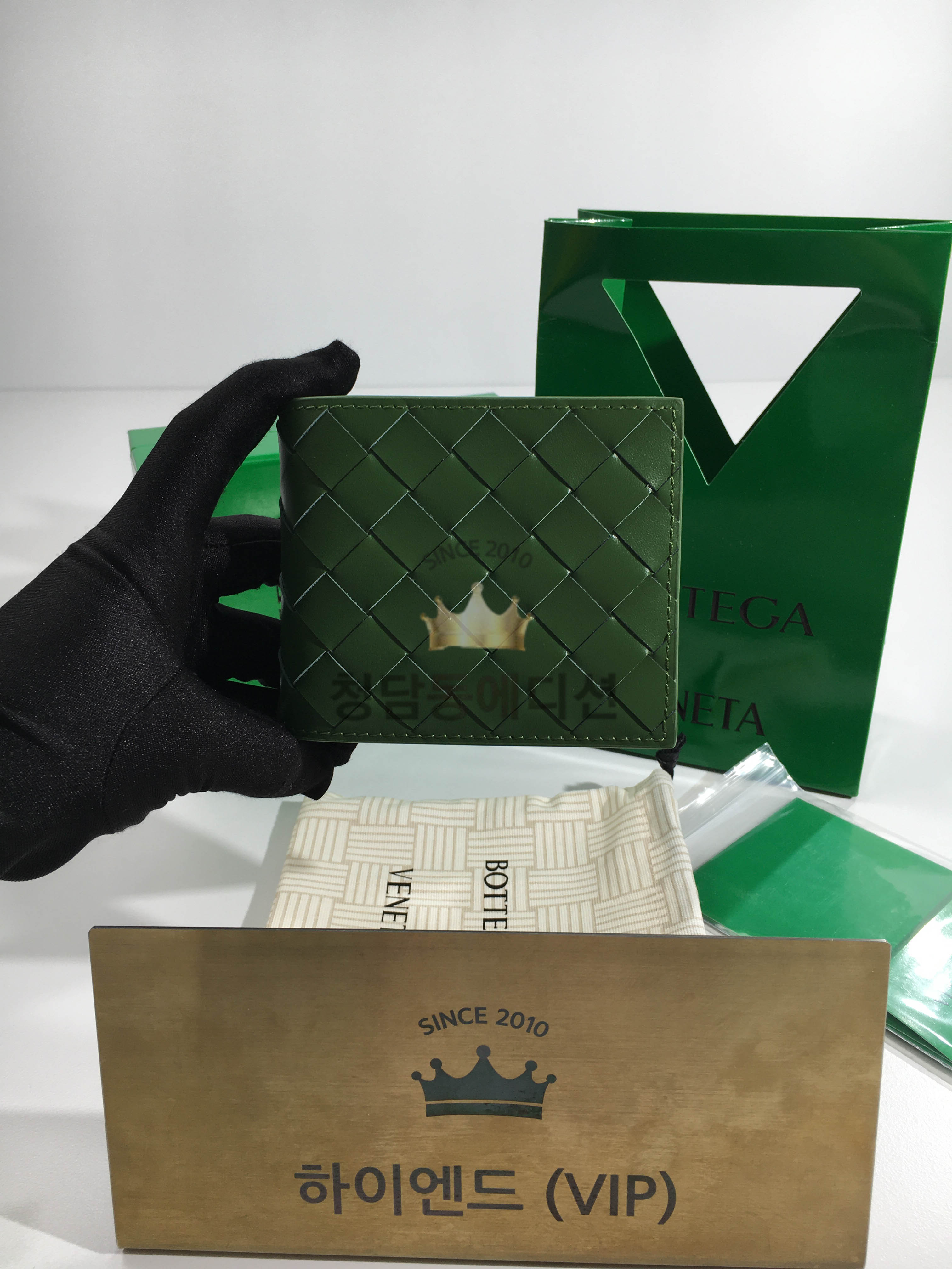 보테가베네타 인트레치아토 폴더형 반지갑 605721