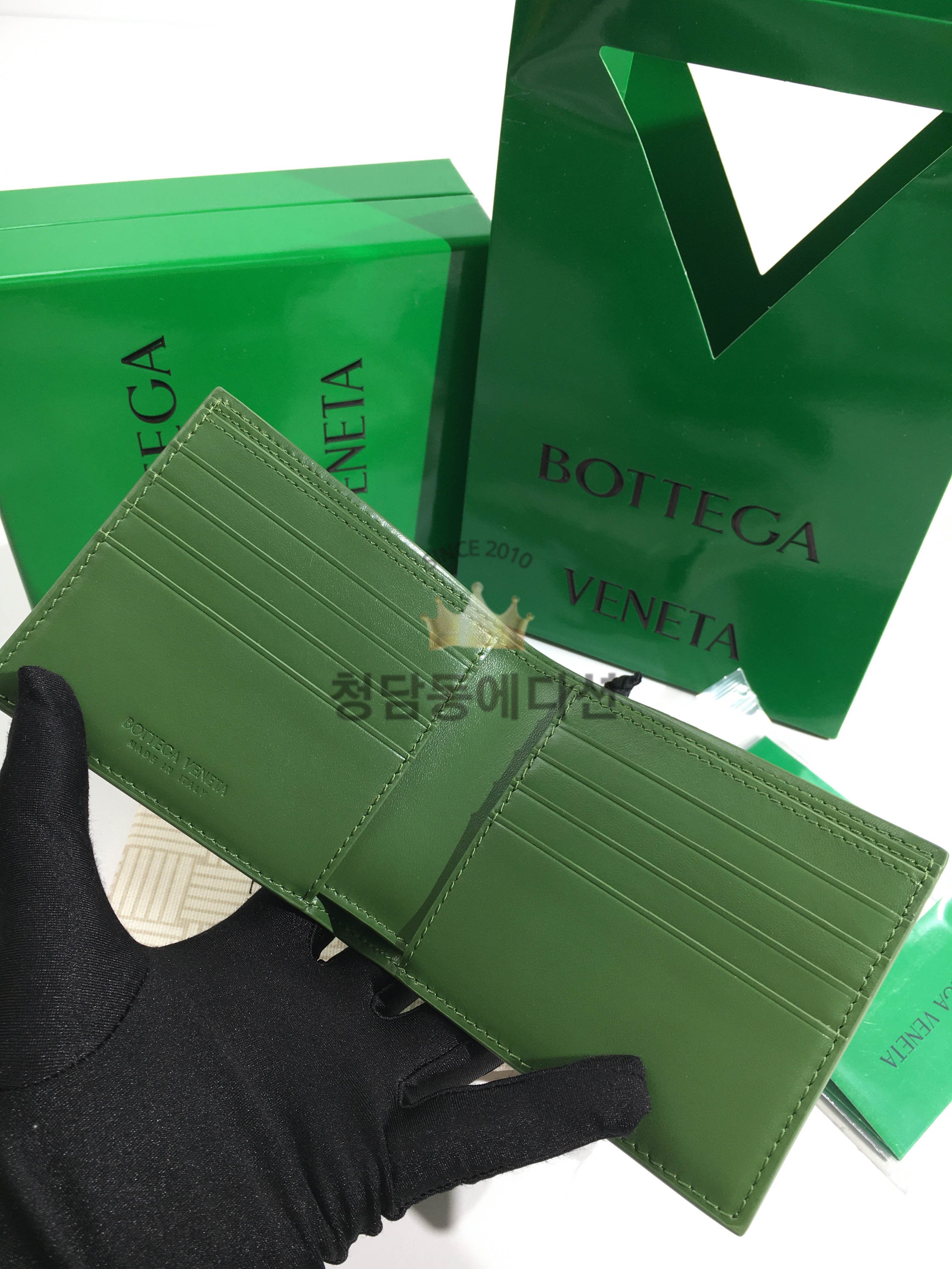 보테가베네타 인트레치아토 폴더형 반지갑 605721