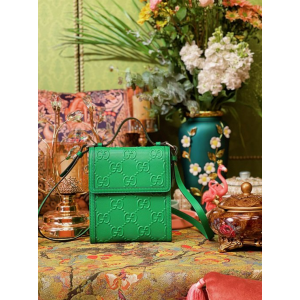 구찌 GG 엠보스드 메신저백 625782