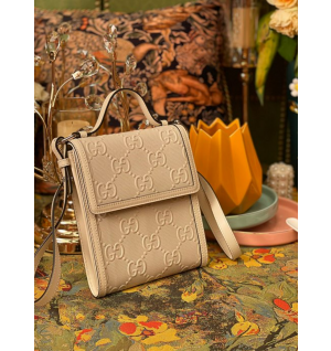 구찌 GG 엠보스드 메신저백 625782