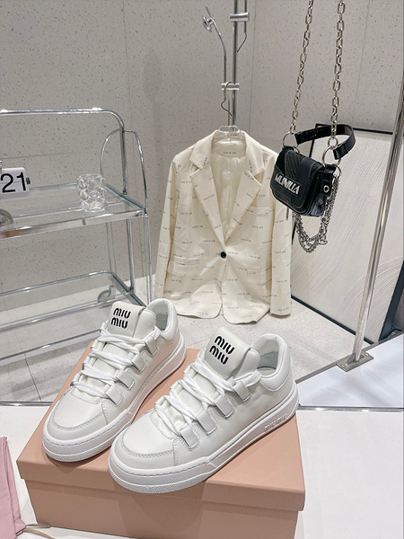 미우미우 스니커즈