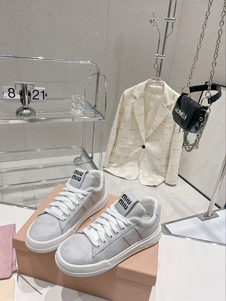 미우미우 스니커즈