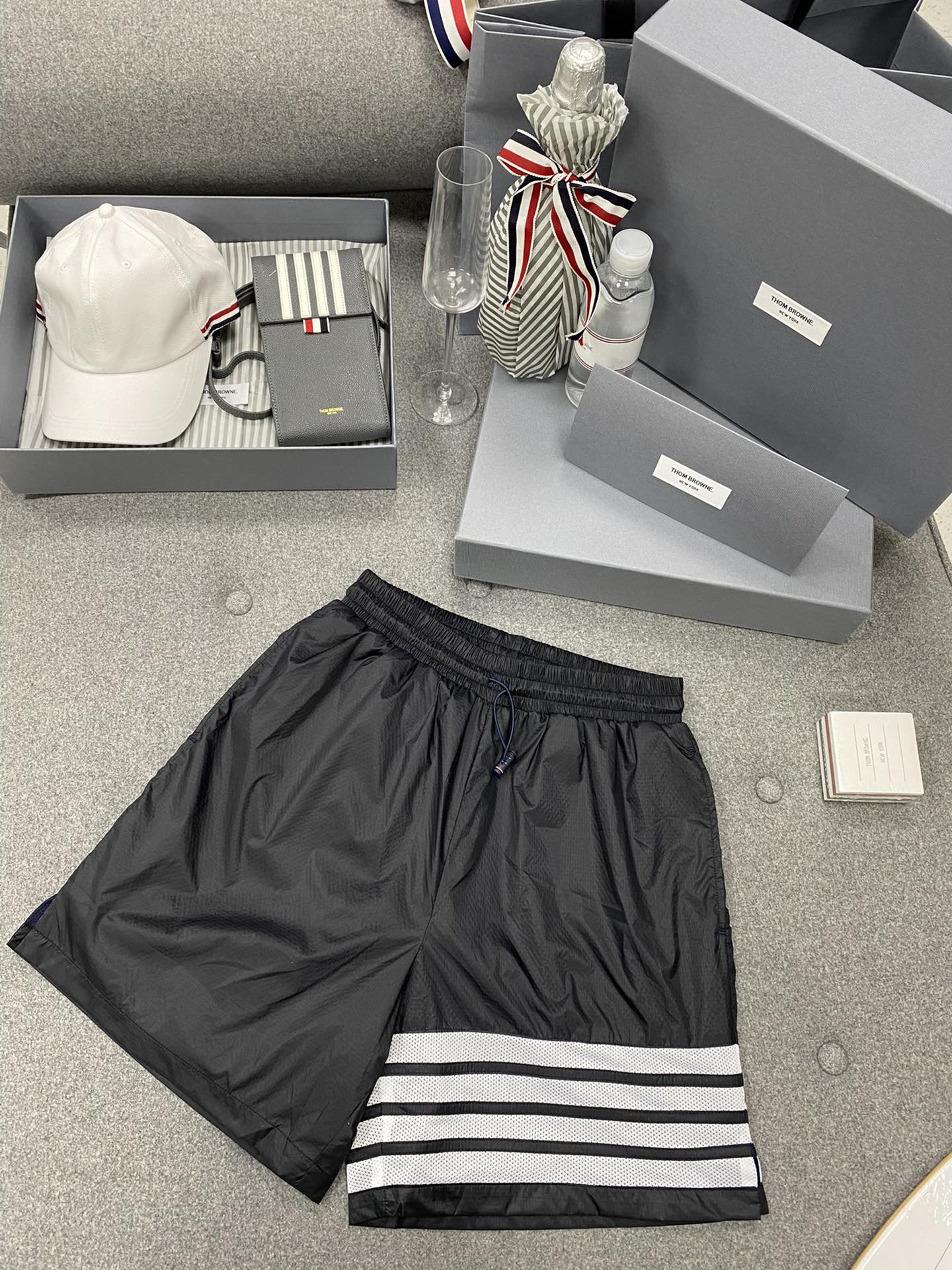 톰브라운 비치 반바지 (남성용) (컬러 네이비)