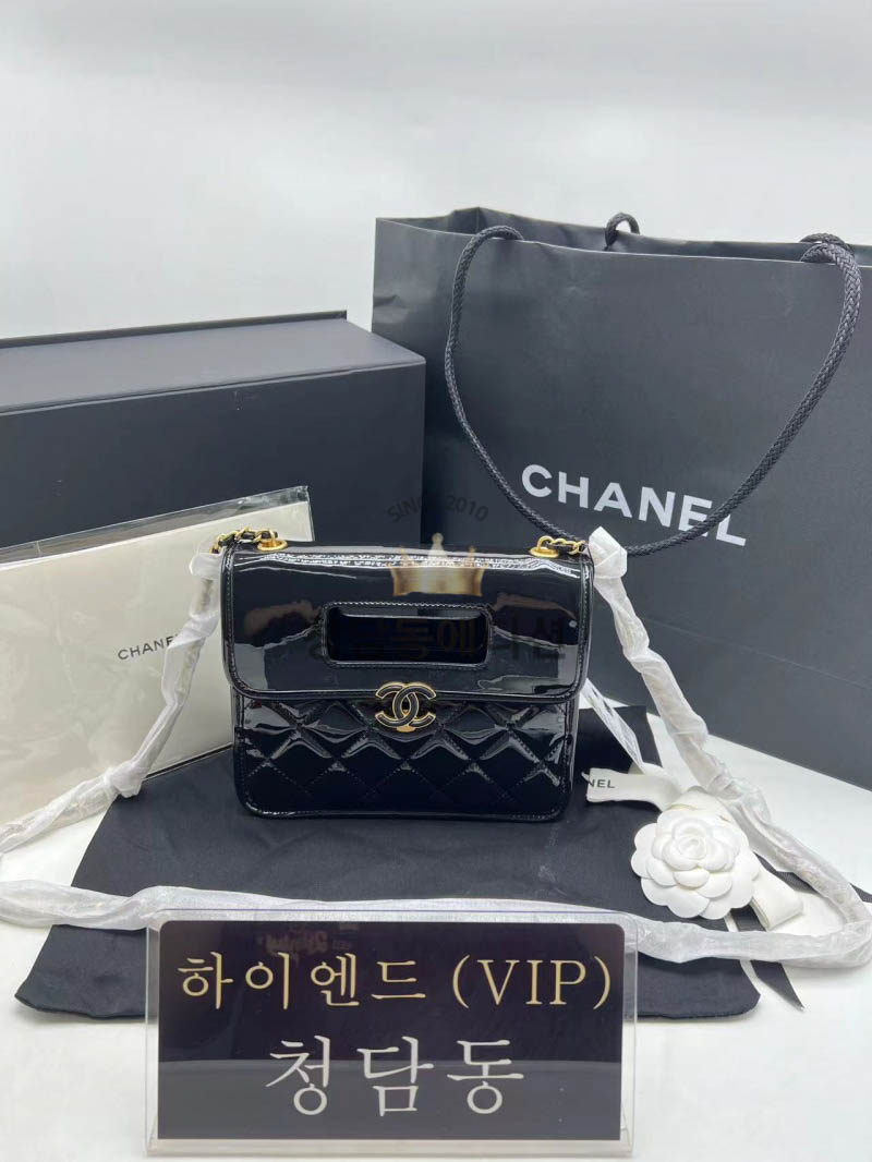 샤넬 23S 핸들 장식의 미니 플랩백