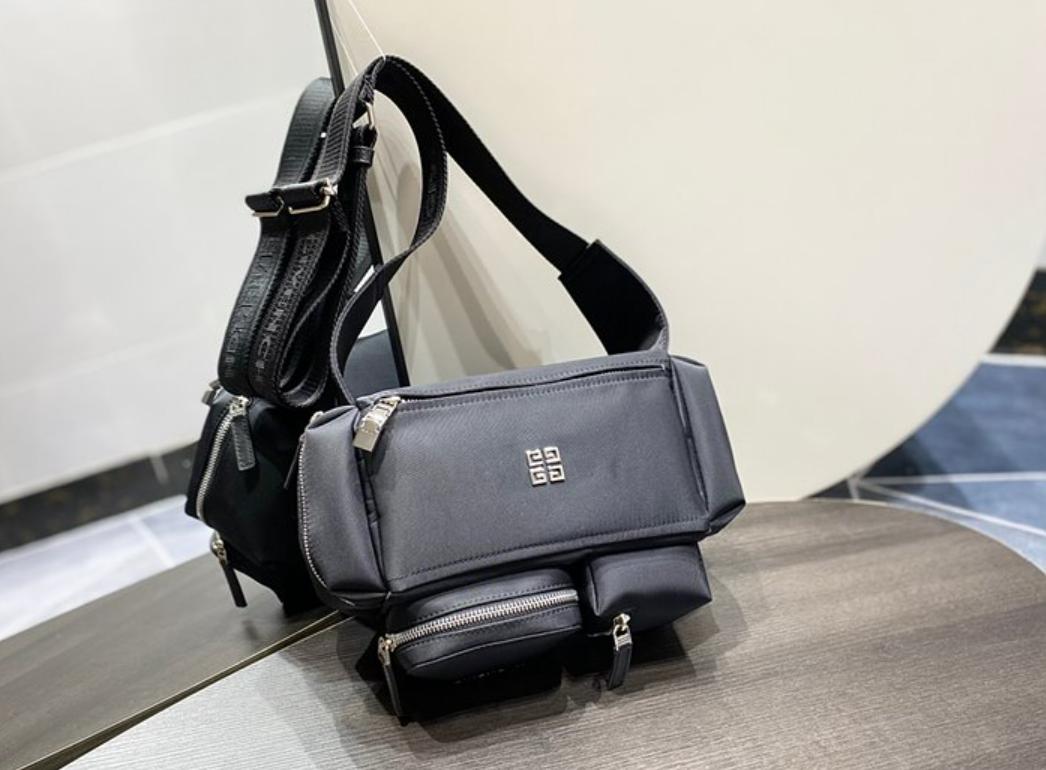 지방시 GIVENCHY 범백