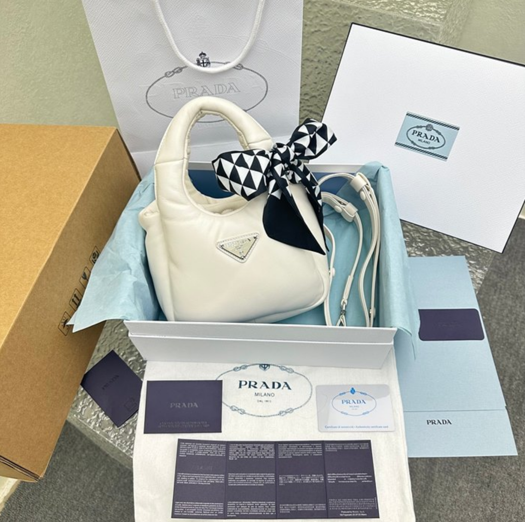 프라다 스몰 패딩 소프트 나파가죽 백 1BA359