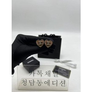 샤넬 그라데이션 하트 귀걸이 (2COLOR)