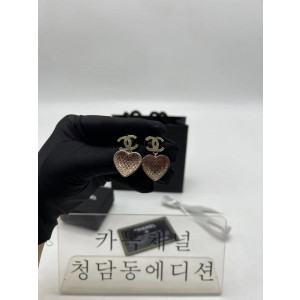 샤넬 그라데이션 하트 귀걸이