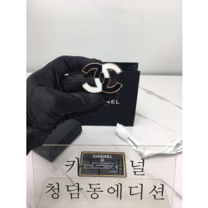 샤넬 브로치