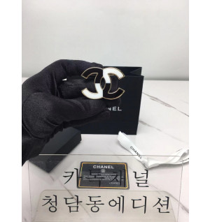 샤넬 브로치