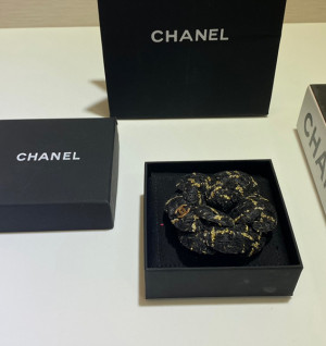 샤넬 카멜리아 트위드 브로치