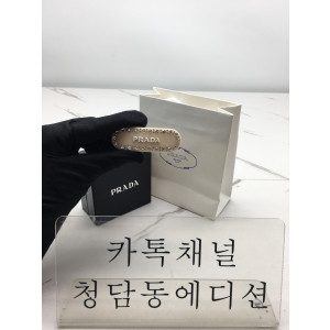 프라다 헤어핀