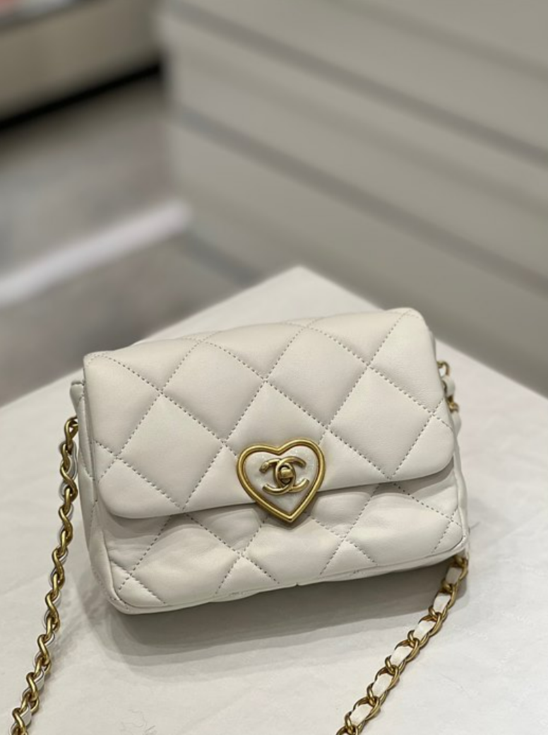 샤넬 22S 하트 CC로고 플랩백 미니