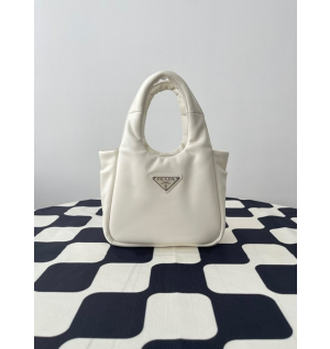 프라다 나파가죽 스몰 패딩백 1BA359