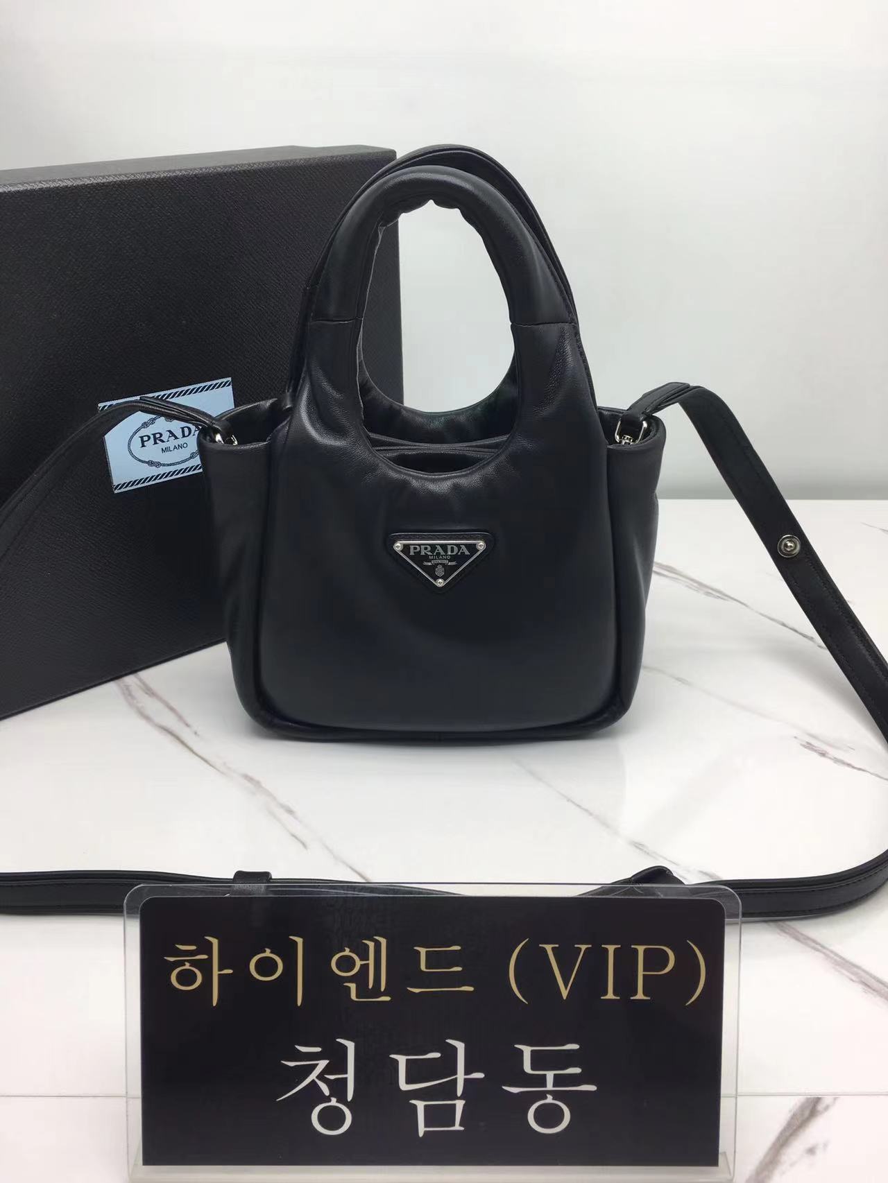 프라다 소프트 나파가죽 스몰 패딩백 1BA359