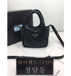 프라다 소프트 나파가죽 스몰 패딩백 1BA359